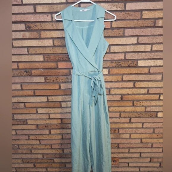 Francesca's Collections Dresses & Skirts - Mi ami Small Light Green Sleeveless Waist Tie Jumper